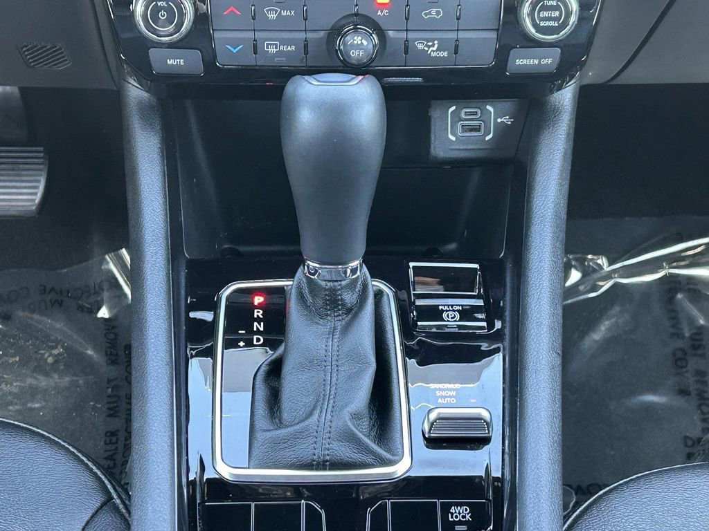 Used 2024 Jeep Compass Latitude image 17