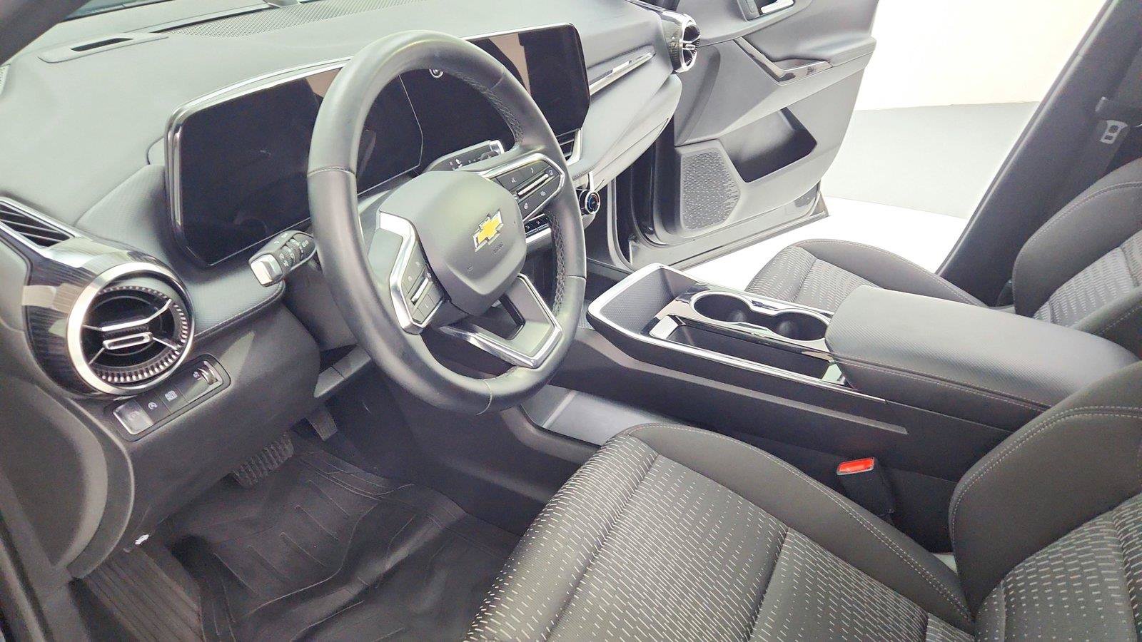 Used 2025 Chevrolet Equinox LT FWD image 16
