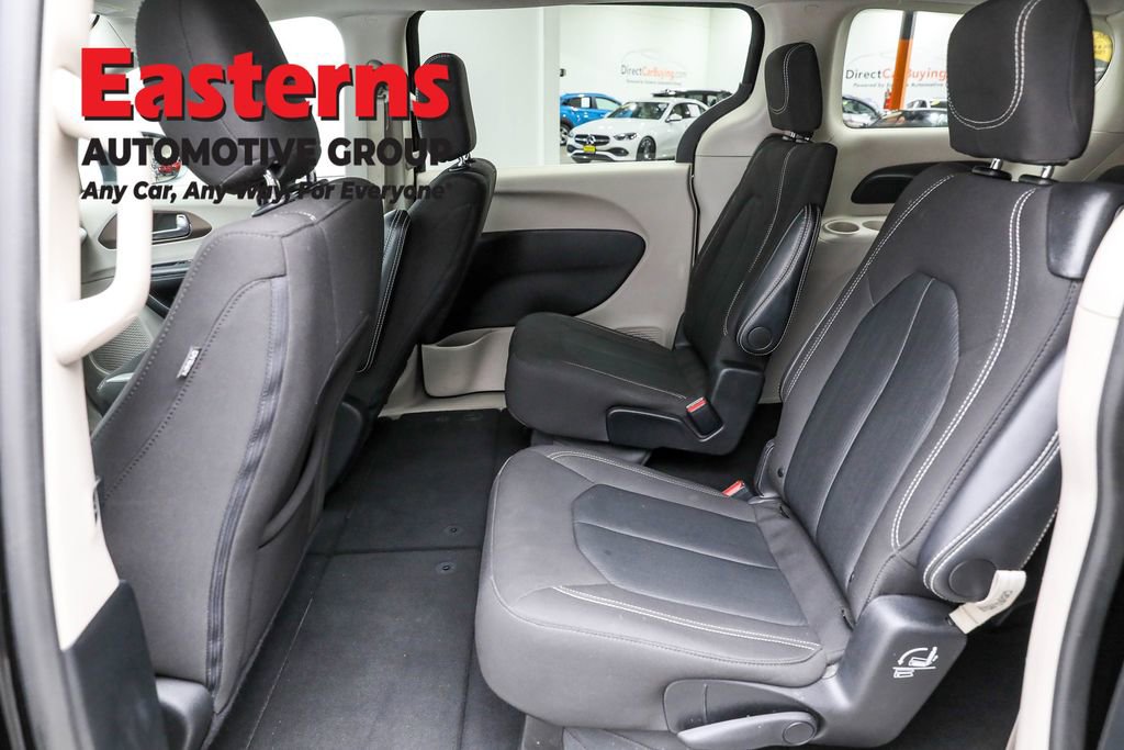 Used 2024 Chrysler Voyager LX image 21