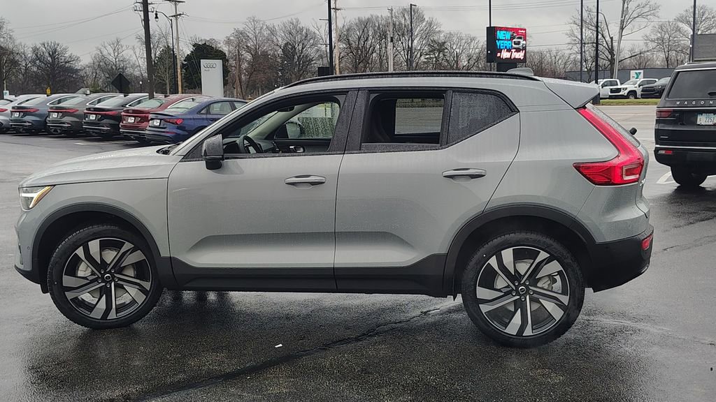 New 2026 Volvo XC40 B5 Plus w/ Climate Package image 5