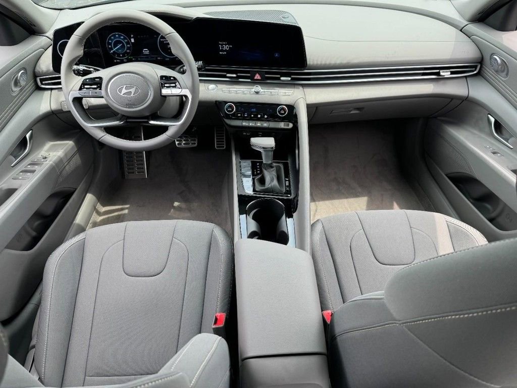 Used 2025 Hyundai Elantra SEL image 6