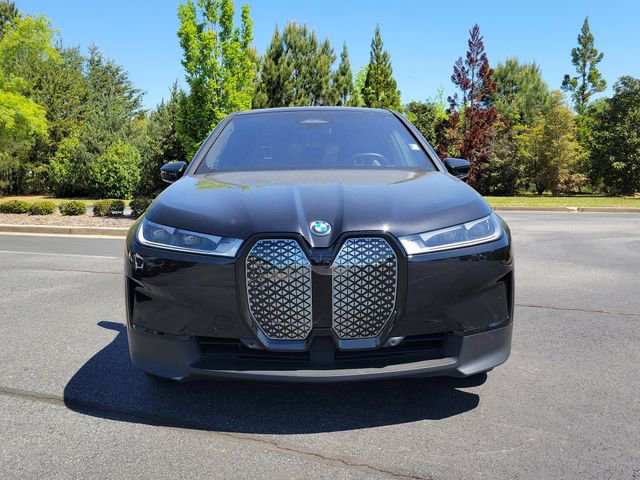 Used 2022 BMW iX xDrive50 w/ Dynamic Handling Package image 2