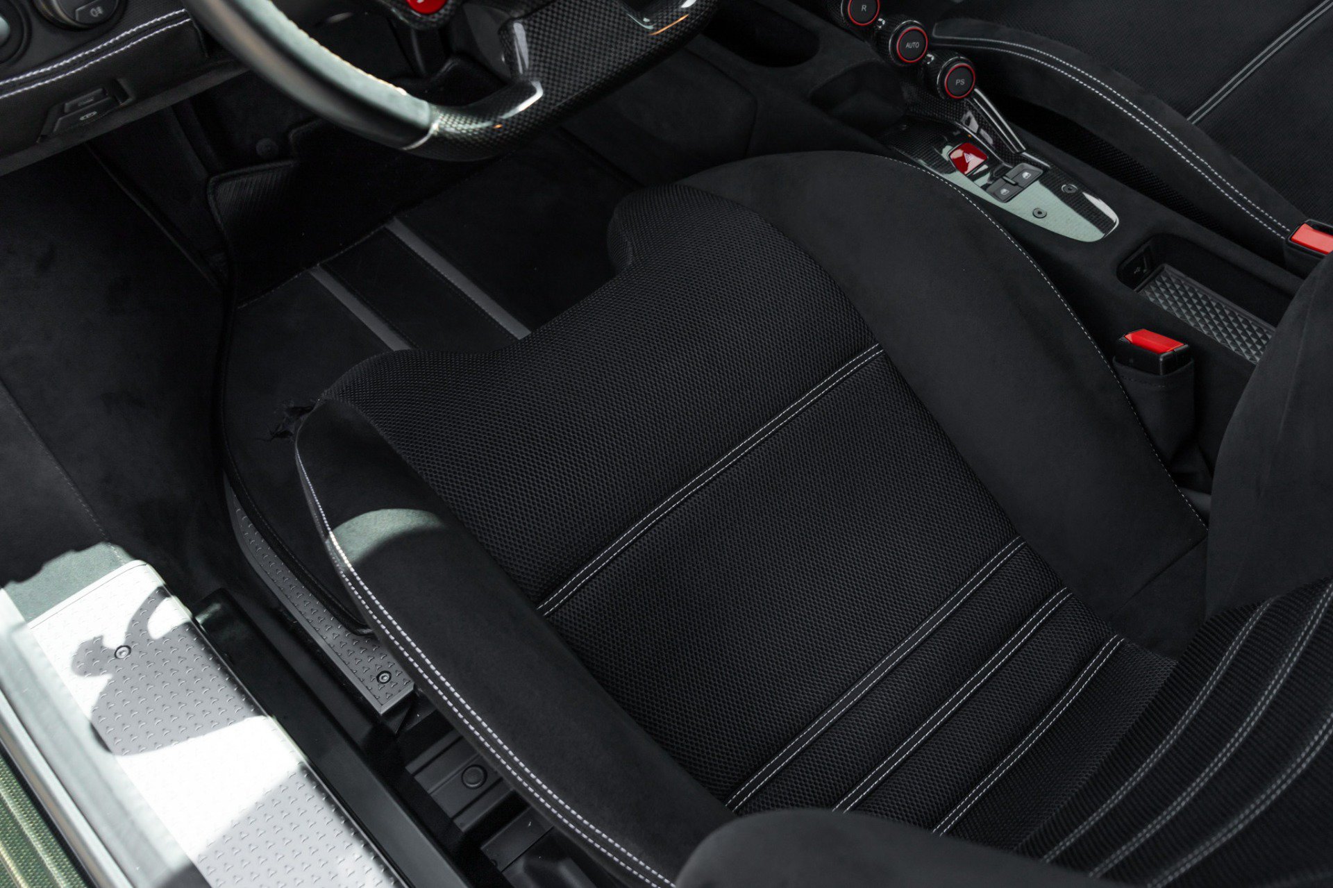 Used 2015 Ferrari 458 Speciale Coupe RWD image 9