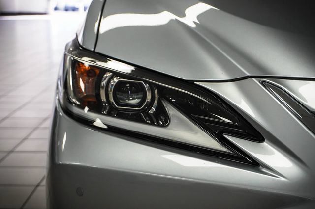 Certified 2025 Lexus ES 300h w/ Premium Package FWD image 29