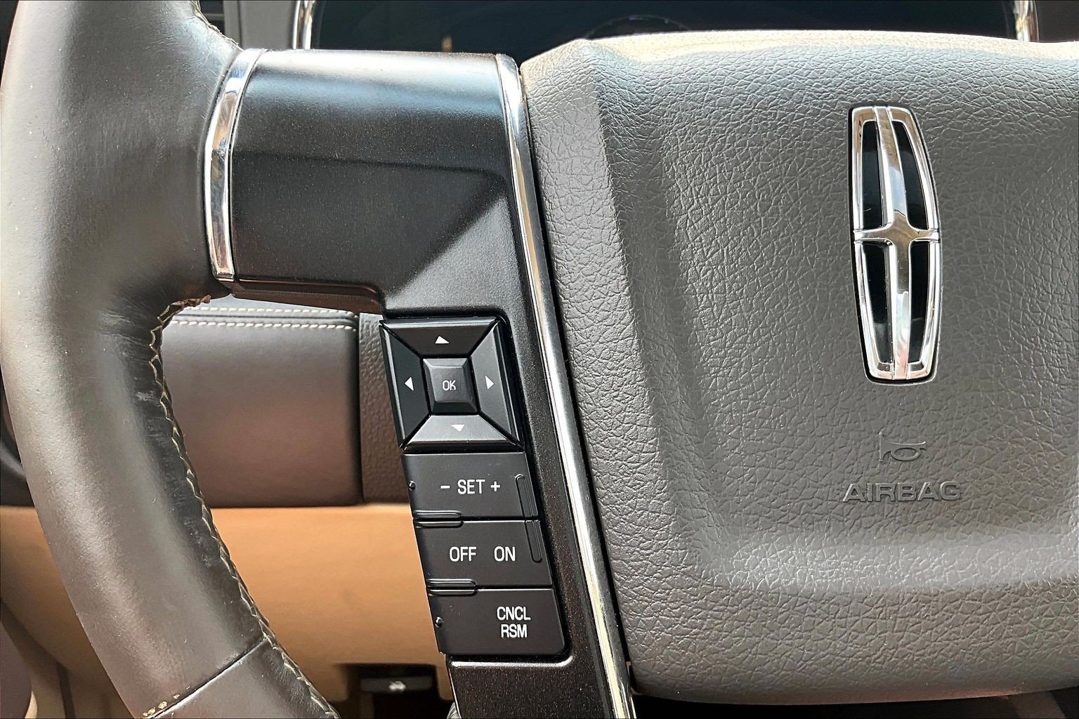 Used 2015 Lincoln Navigator 4WD w/ Equipment Group 101A Reserve image 23
