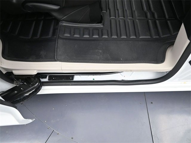 Used 2023 Chrysler Pacifica Touring-L image 14