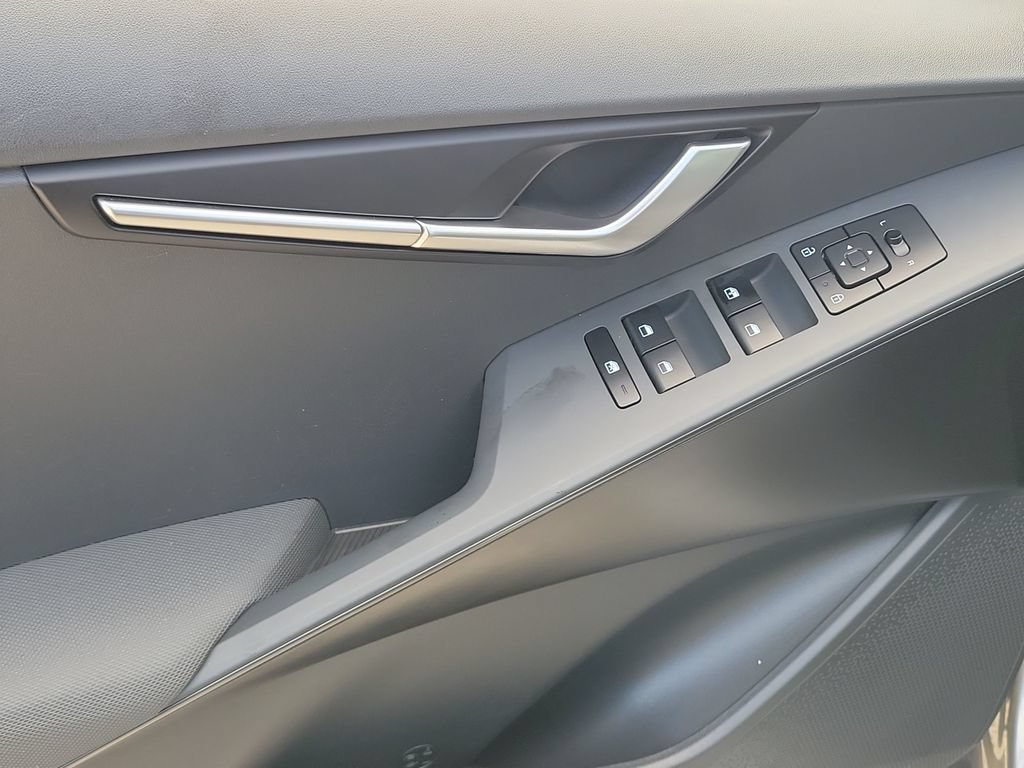 Certified 2025 Kia Niro LX FWD image 20