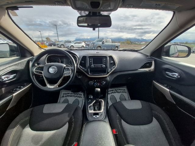 Used 2017 Jeep Cherokee Sport AWD/4WD image 19
