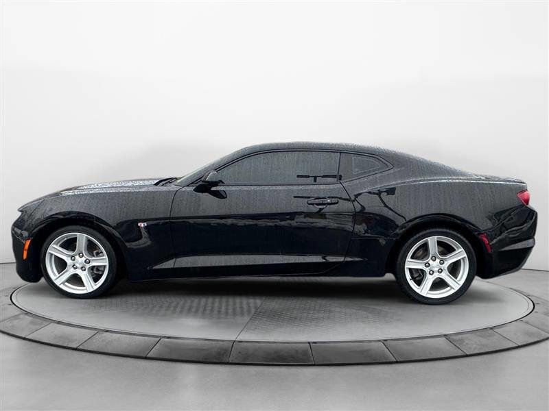 Used 2022 Chevrolet Camaro LT image 2
