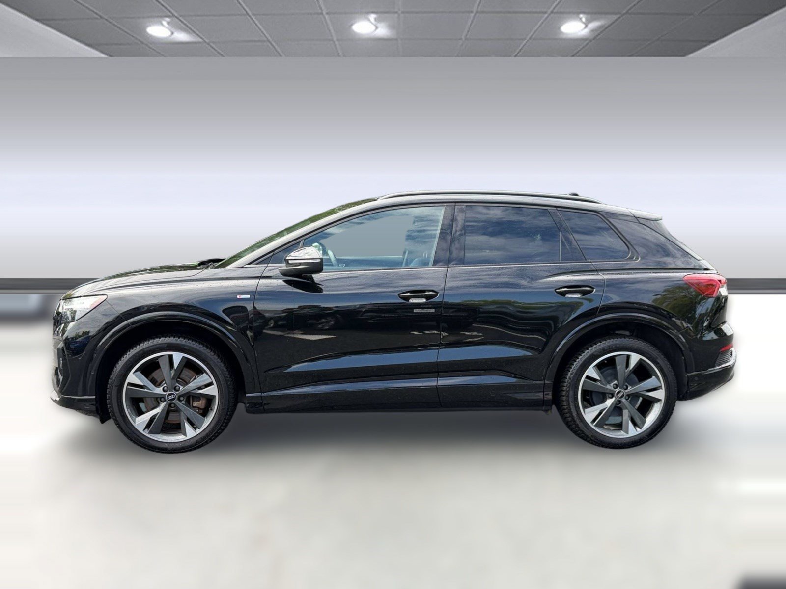 Used 2023 Audi Q4 e-tron Premium Plus w/ Premium Plus AWD/4WD image 2