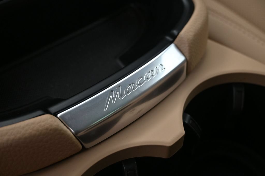 Certified 2026 Porsche Macan AWD/4WD image 18