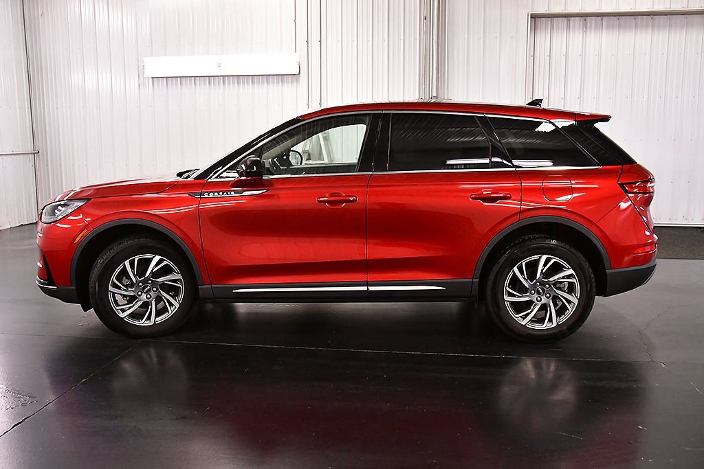 Used 2025 Lincoln Corsair AWD image 4