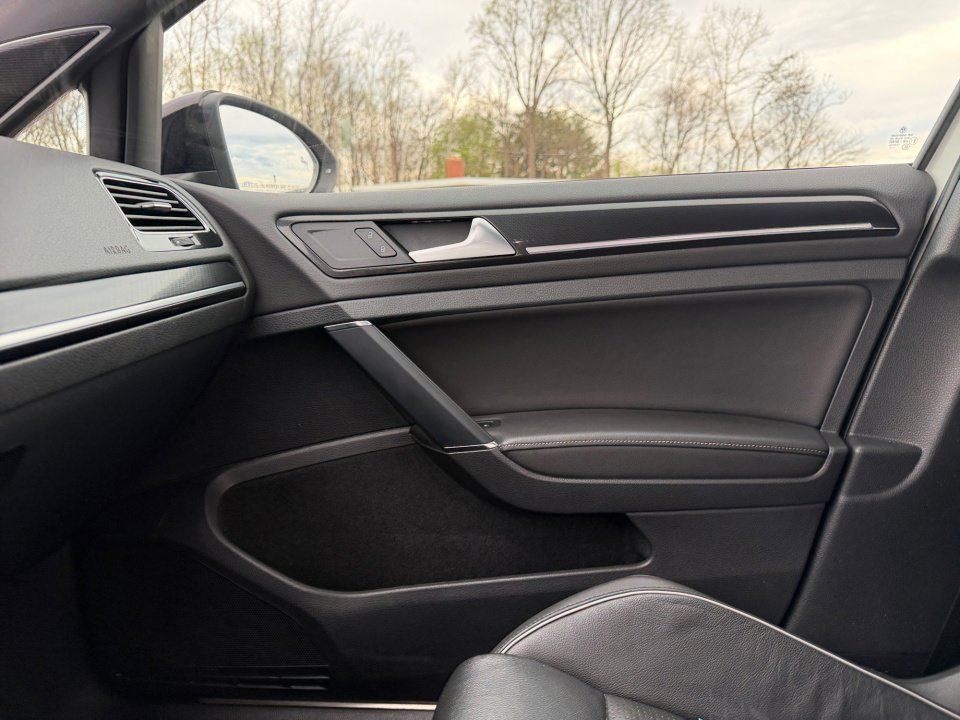 Used 2019 Volkswagen Golf R 4-Door image 35