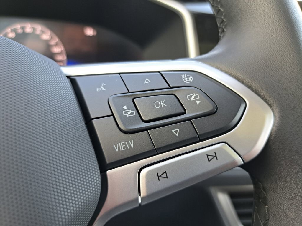 New 2026 Volkswagen Taos SE image 12