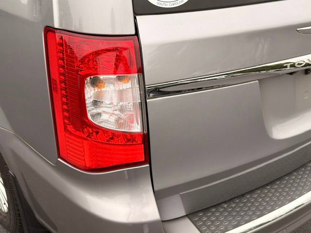 Used 2015 Chrysler Town & Country Limited Platinum FWD image 19