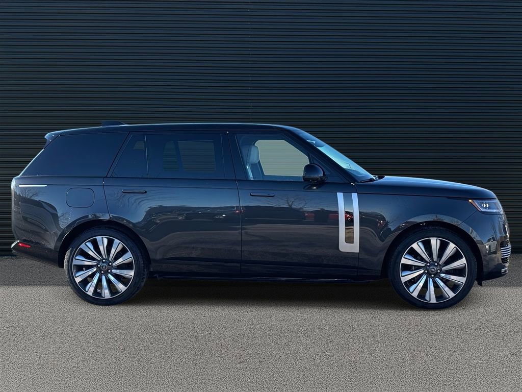 New 2025 Land Rover Range Rover SV image 4