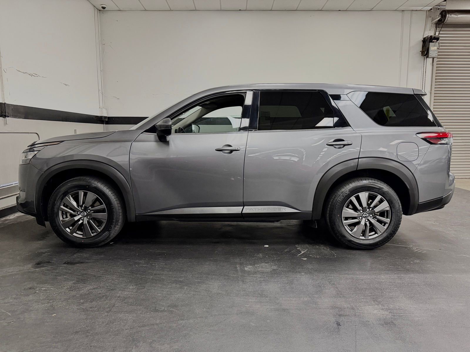 Used 2022 Nissan Pathfinder S FWD image 9