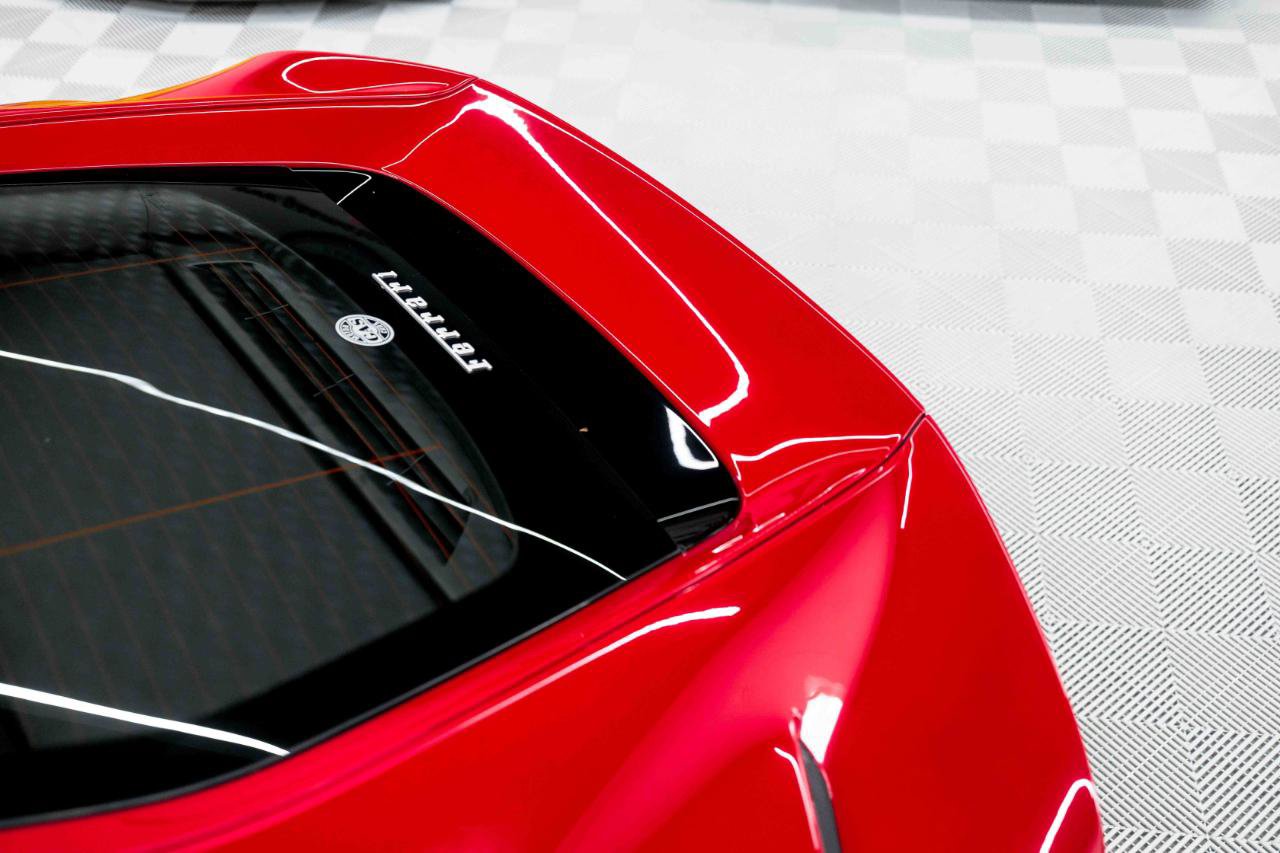 Used 2018 Ferrari 812 Superfast RWD image 32