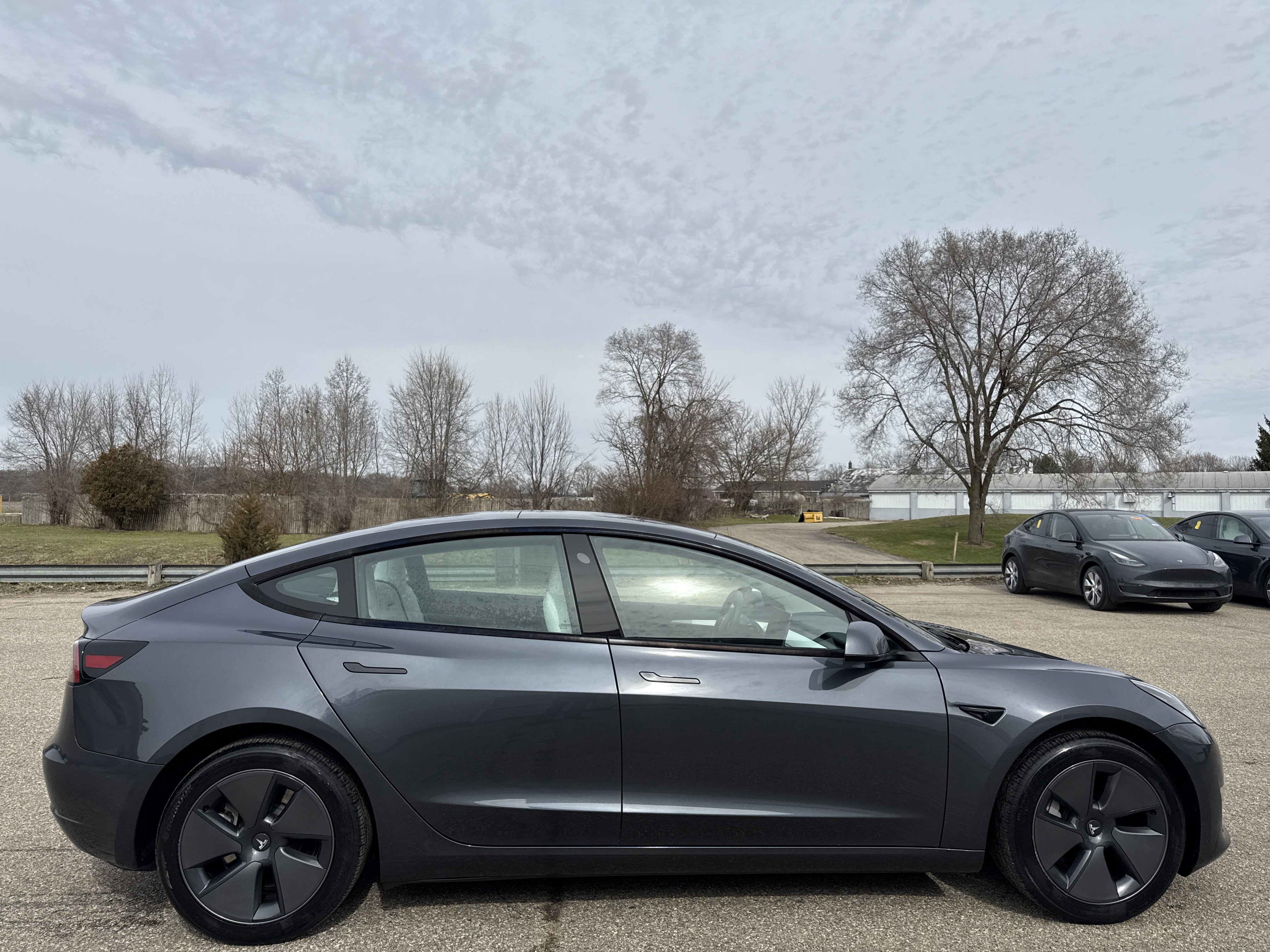 Used 2023 Tesla Model 3 Standard Range image 2