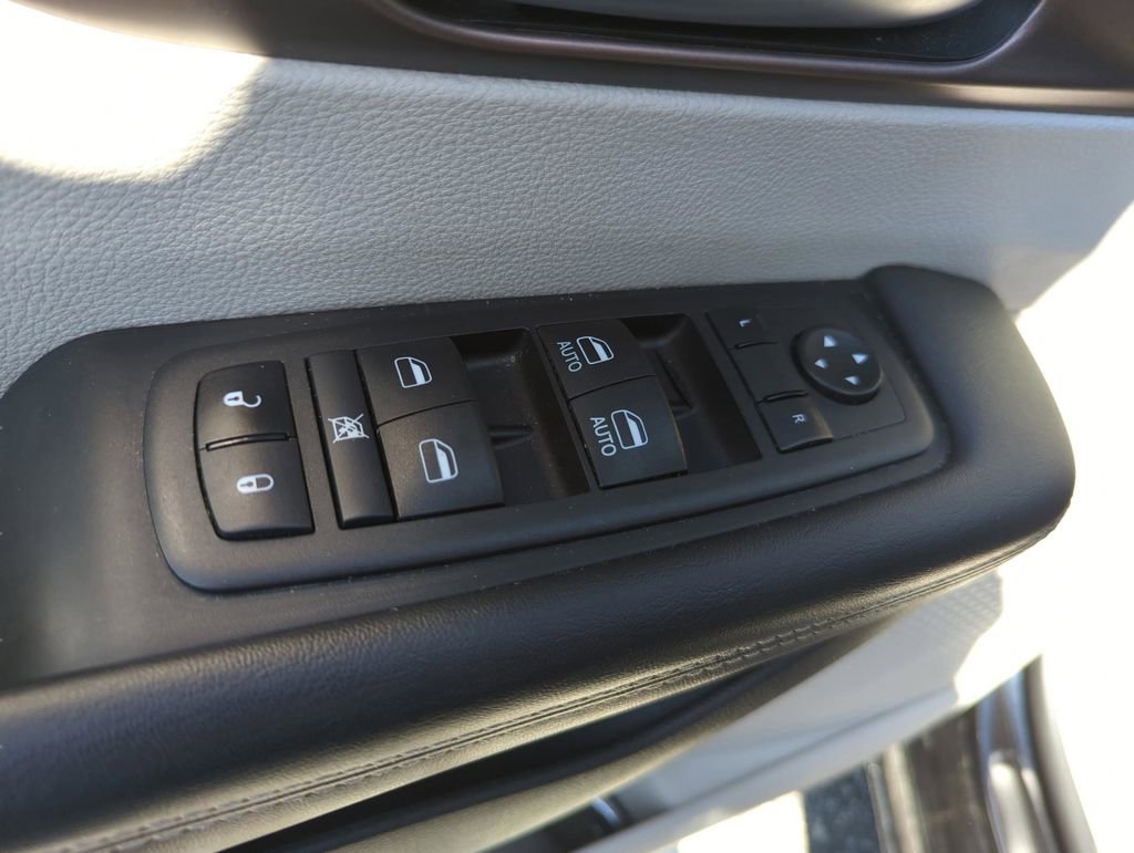 Used 2024 Chrysler Voyager LX image 26