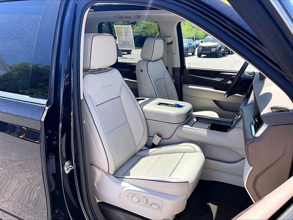Used 2022 GMC Yukon Denali AWD/4WD image 11