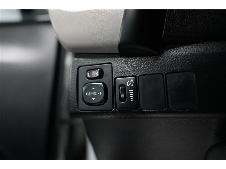 Used 2017 Toyota Corolla LE image 17