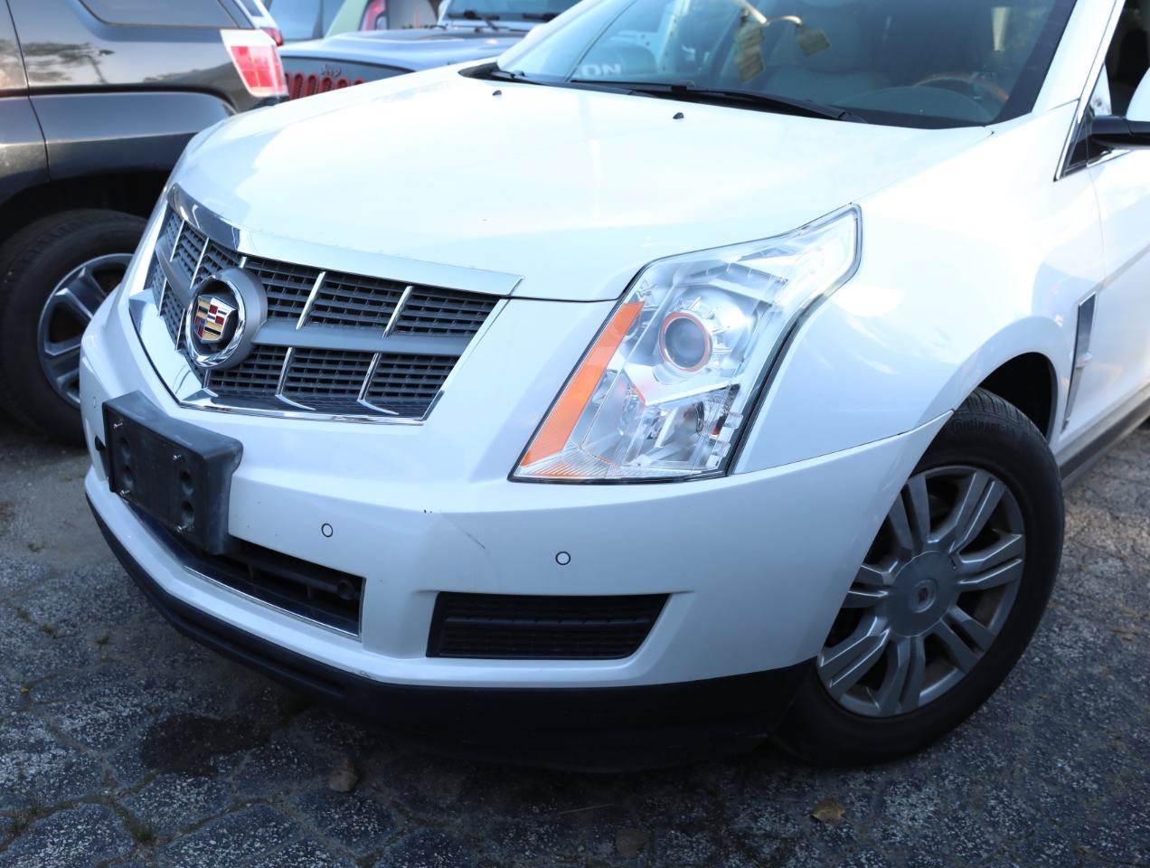 Used 2010 Cadillac SRX Luxury AWD/4WD image 2