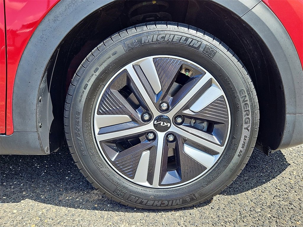 Certified 2022 Kia Niro LXS image 9