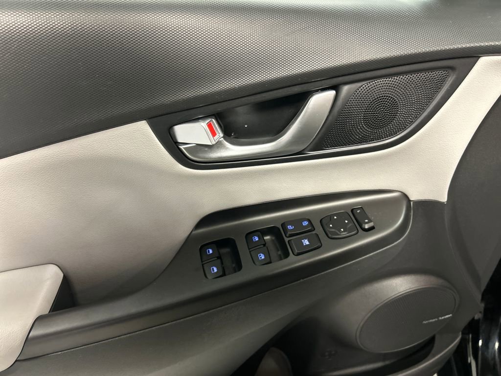 Used 2023 Hyundai Kona Limited image 12