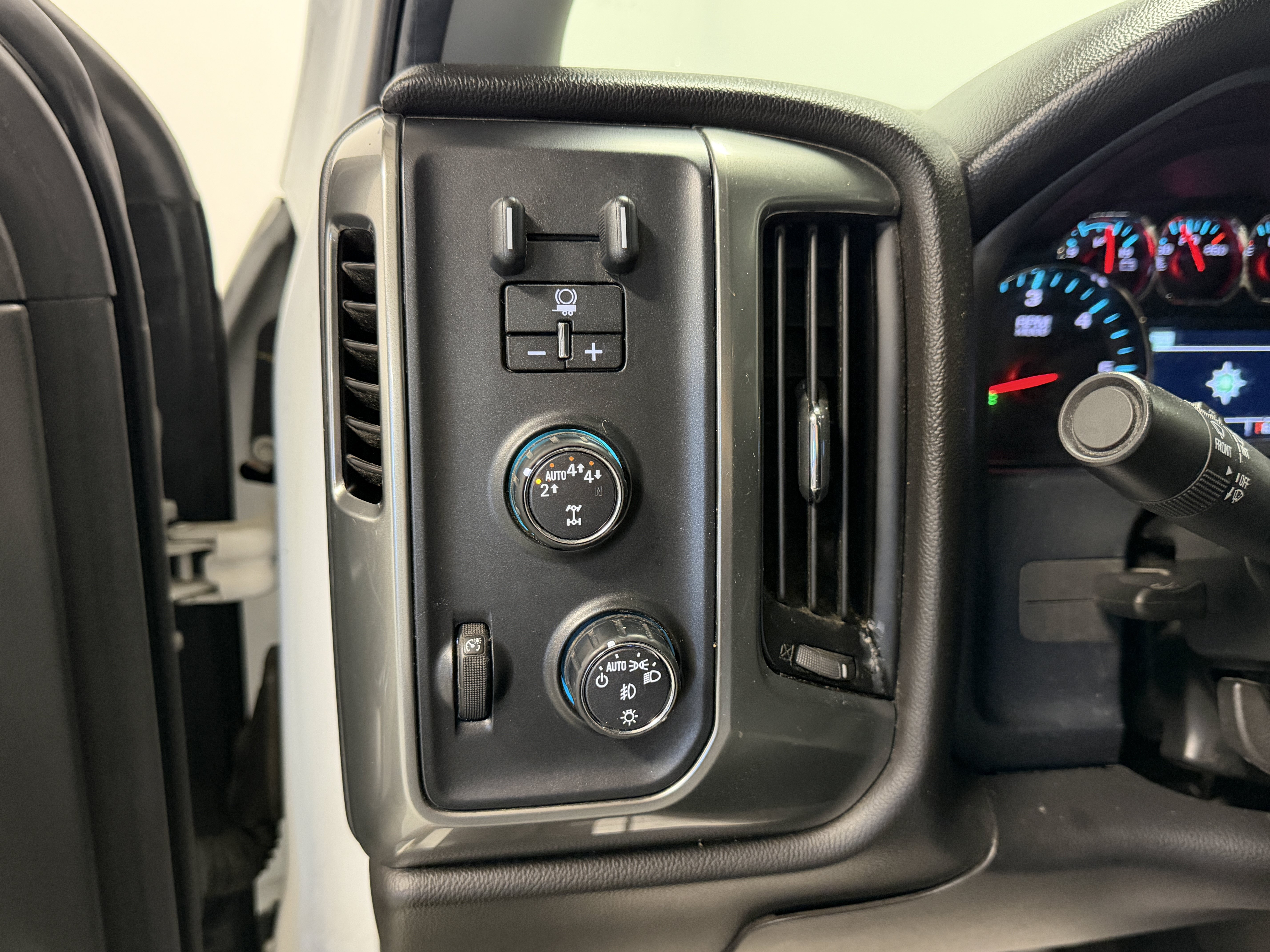 Used 2019 Chevrolet Silverado 1500 LT w/ All Star Edition AWD/4WD image 15