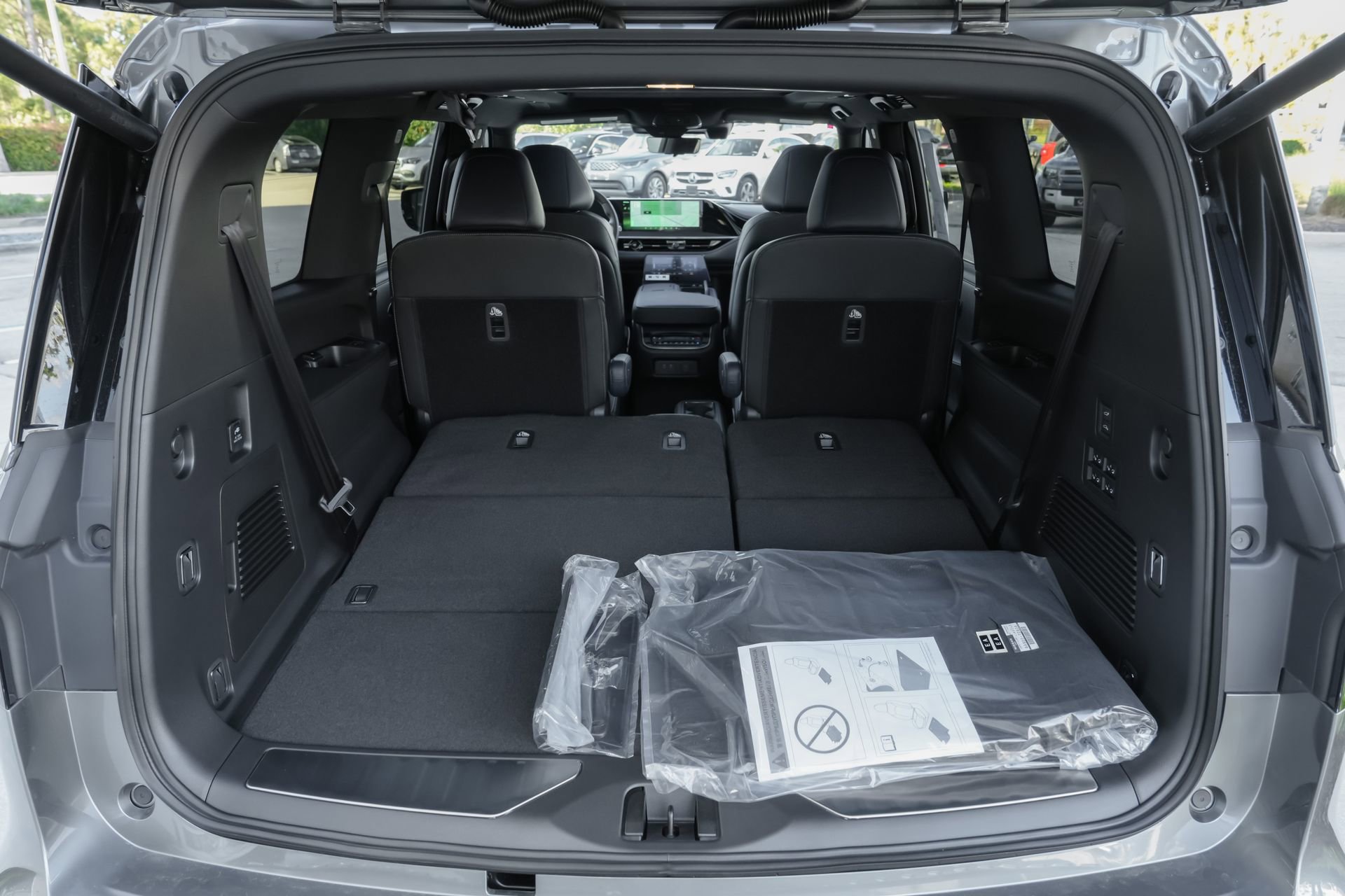 New 2026 INFINITI QX80 4WD w/ Sport Exterior Package image 32