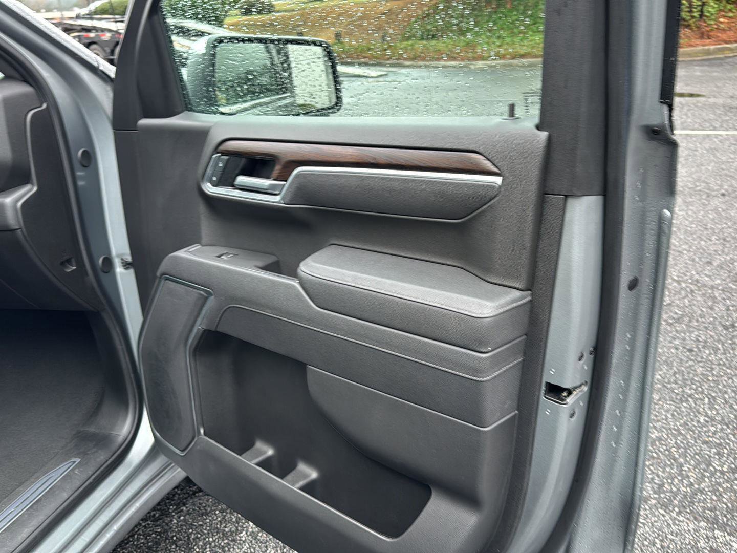 Used 2025 GMC Sierra 1500 SLT image 13