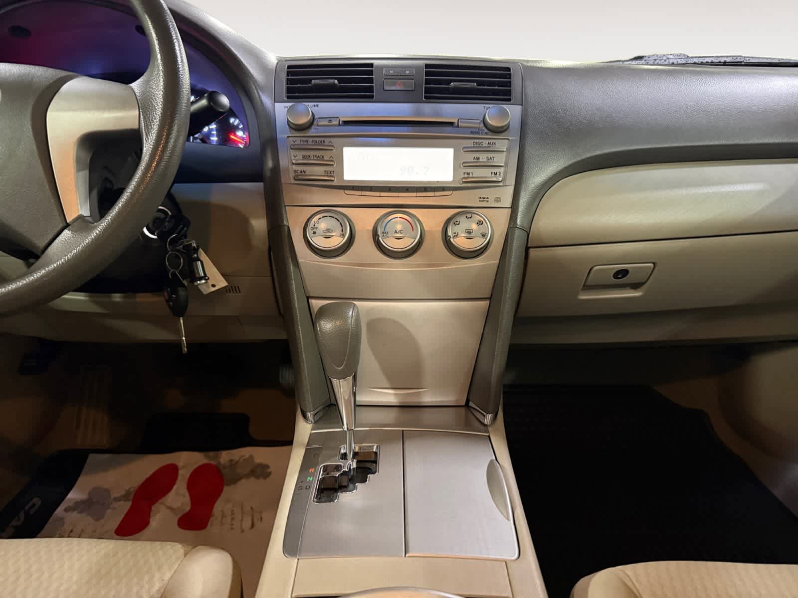 Used 2010 Toyota Camry LE FWD image 18