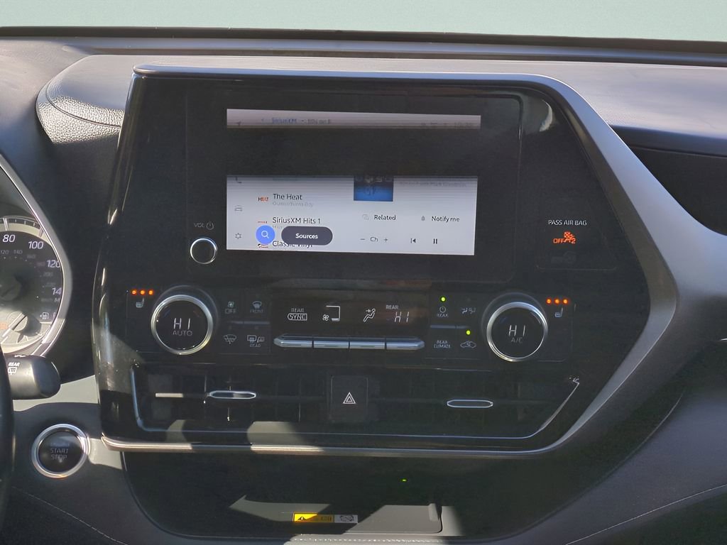 Certified 2024 Toyota Highlander XLE image 17