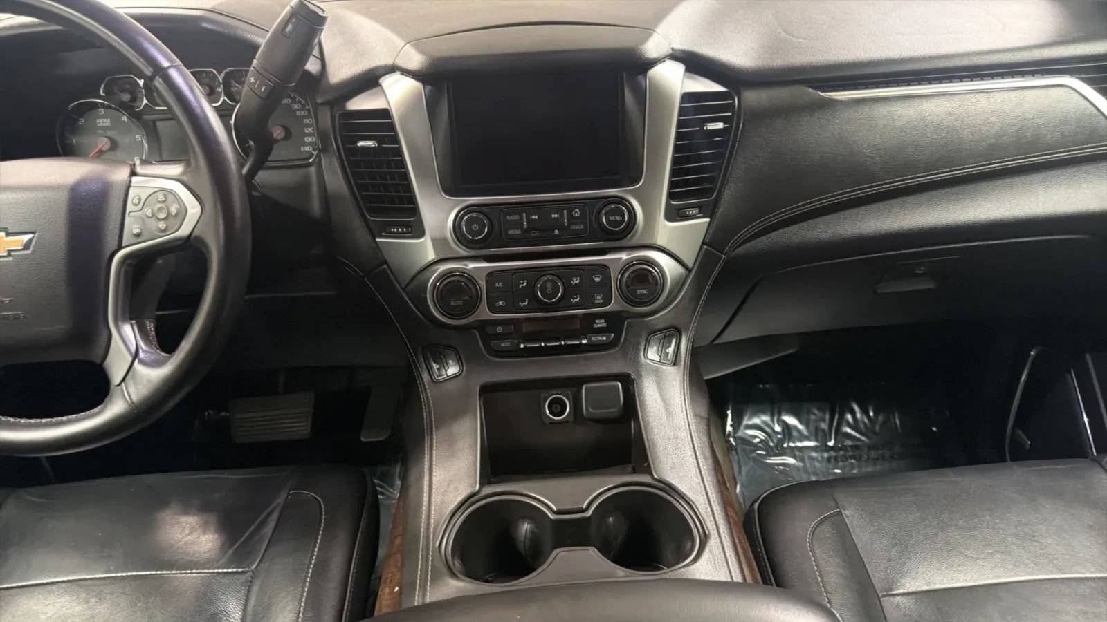 Used 2015 Chevrolet Suburban LT RWD image 16