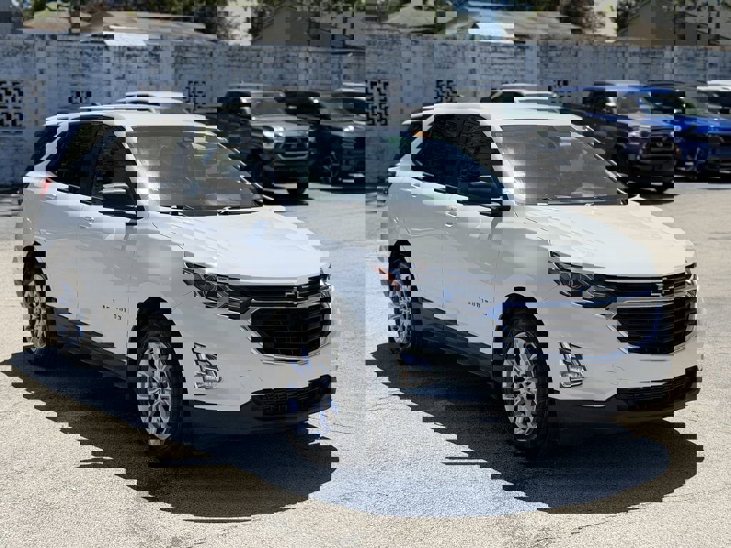 Used 2021 Chevrolet Equinox LS w/ LS Convenience Package FWD image 2