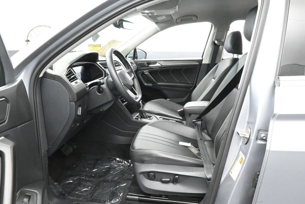 Used 2024 Volkswagen Tiguan SE FWD image 10