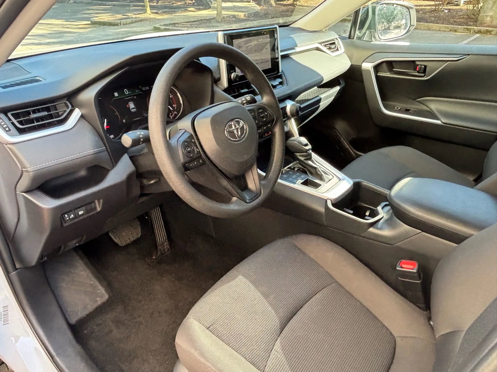 Used 2025 Toyota RAV4 LE image 9