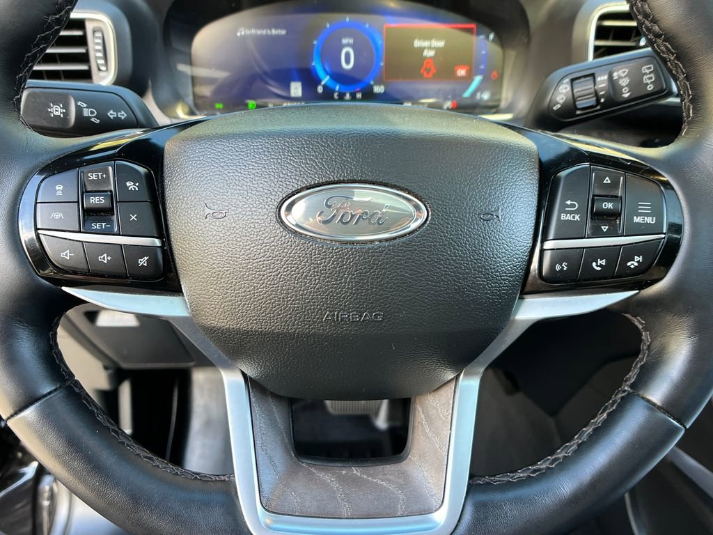 Used 2022 Ford Explorer Platinum w/ Equipment Group 601A AWD/4WD image 14