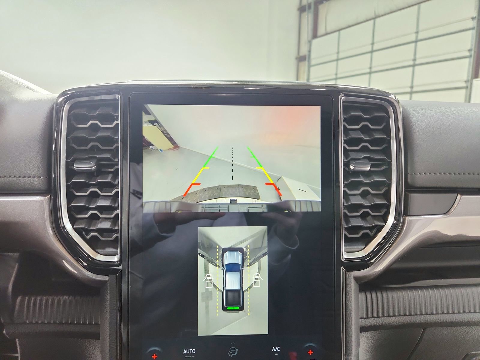 New 2025 Ford Ranger Lariat w/ FX4 Off-Road Package image 27