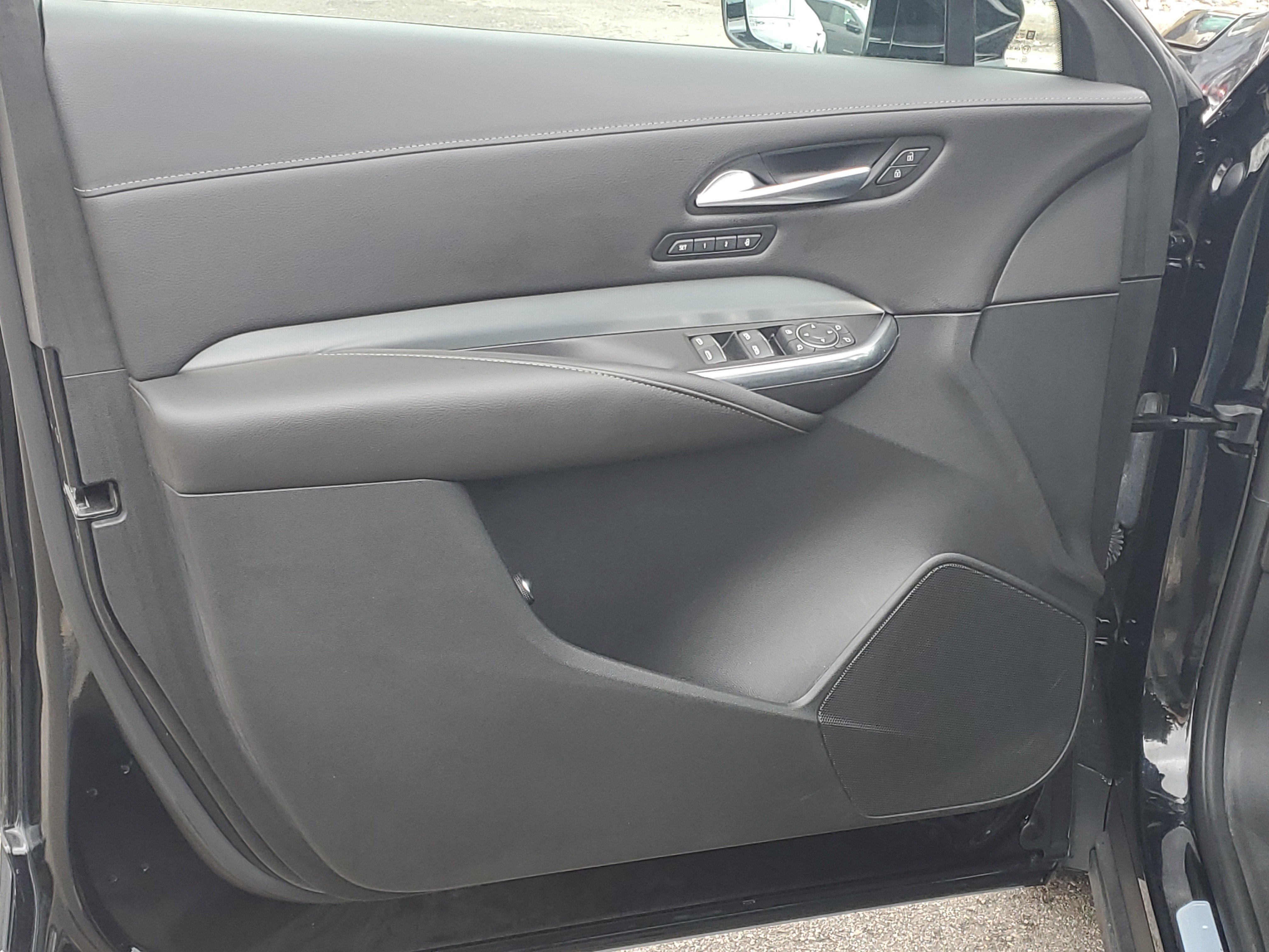 Used 2020 Cadillac XT4 Premium Luxury w/ Enhanced Visibility Package image 5