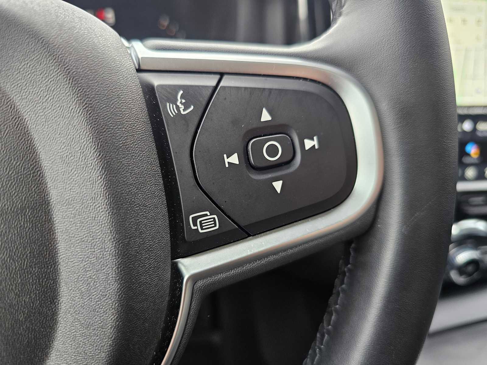 Certified 2025 Volvo XC60 B5 Core w/ Protection Package Premier image 29