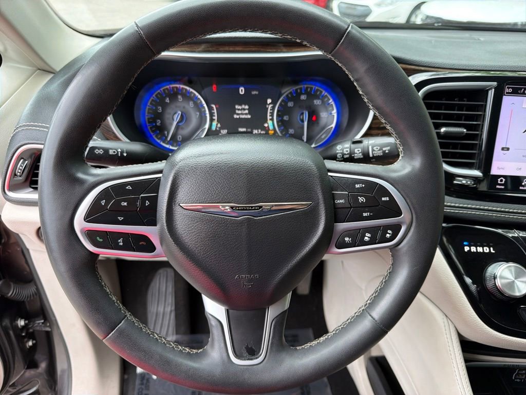 Used 2023 Chrysler Pacifica Limited FWD image 17