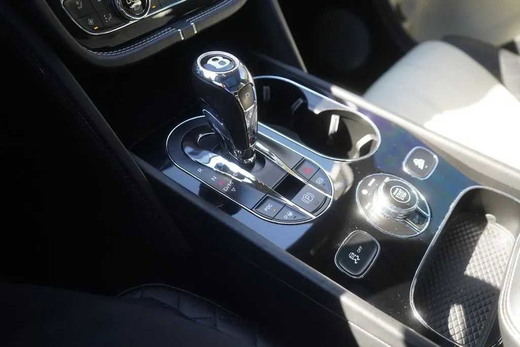 Used 2018 Bentley Bentayga image 9