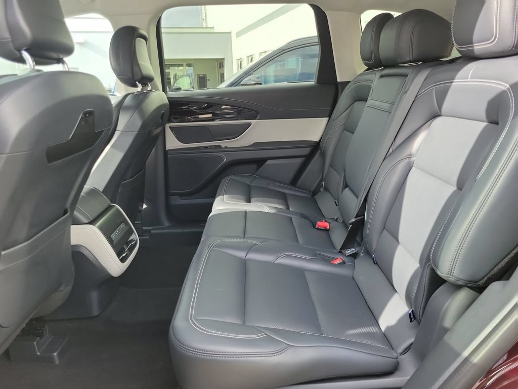 Certified 2024 Lincoln Nautilus Premier AWD/4WD image 8