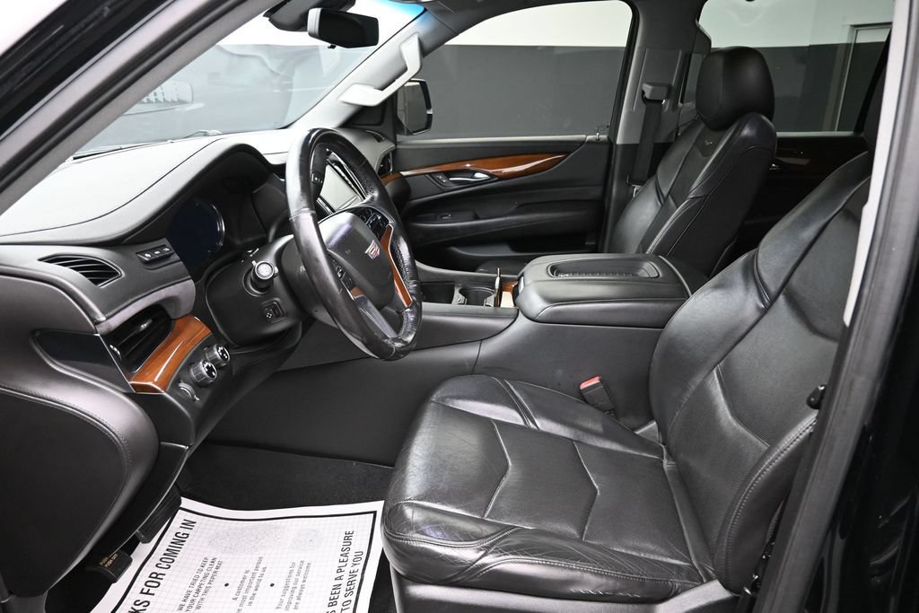 Used 2019 Cadillac Escalade Luxury AWD/4WD image 11