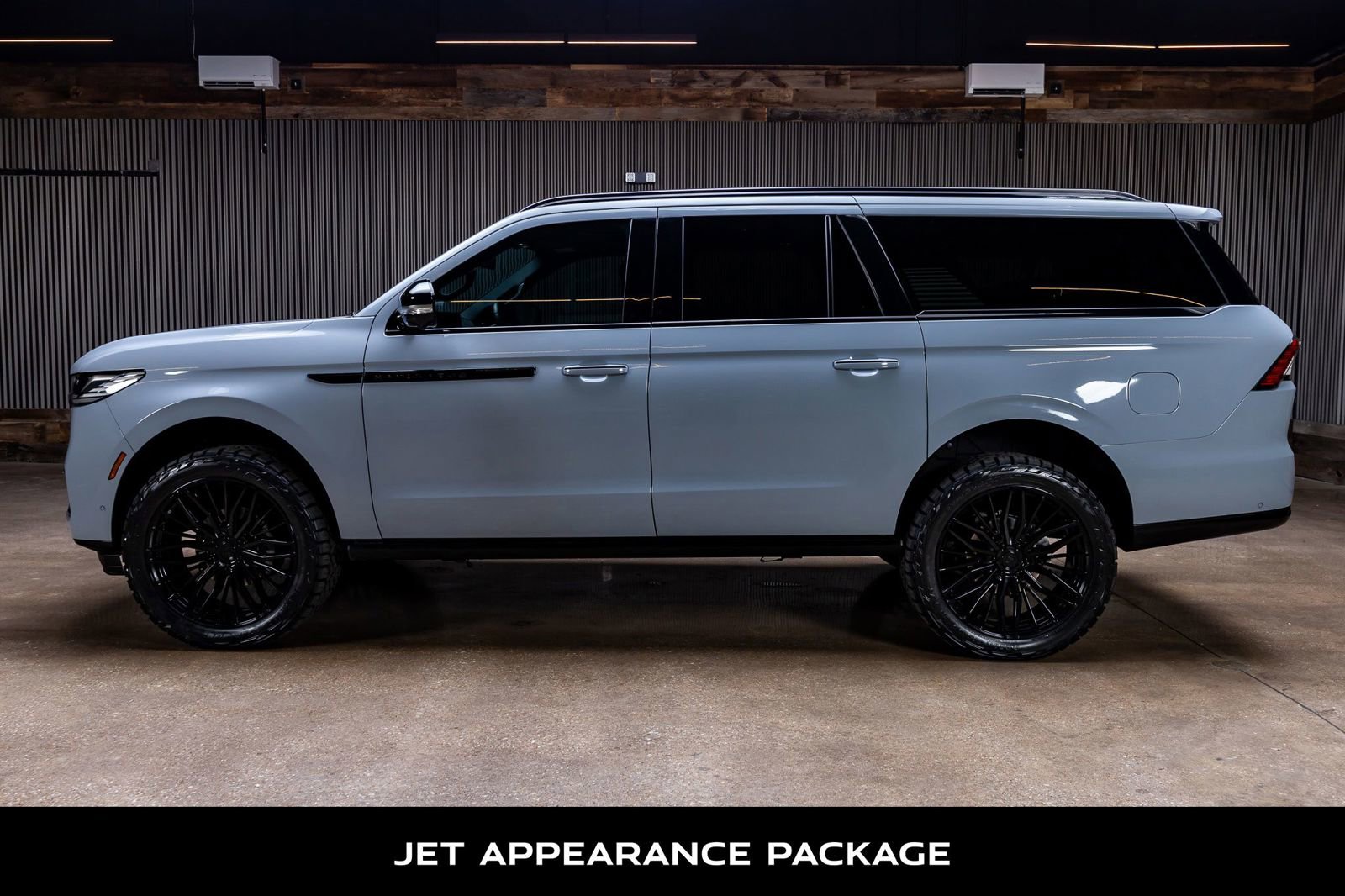 Used 2025 Lincoln Navigator L Reserve w/ Jet Appearance Package image 6