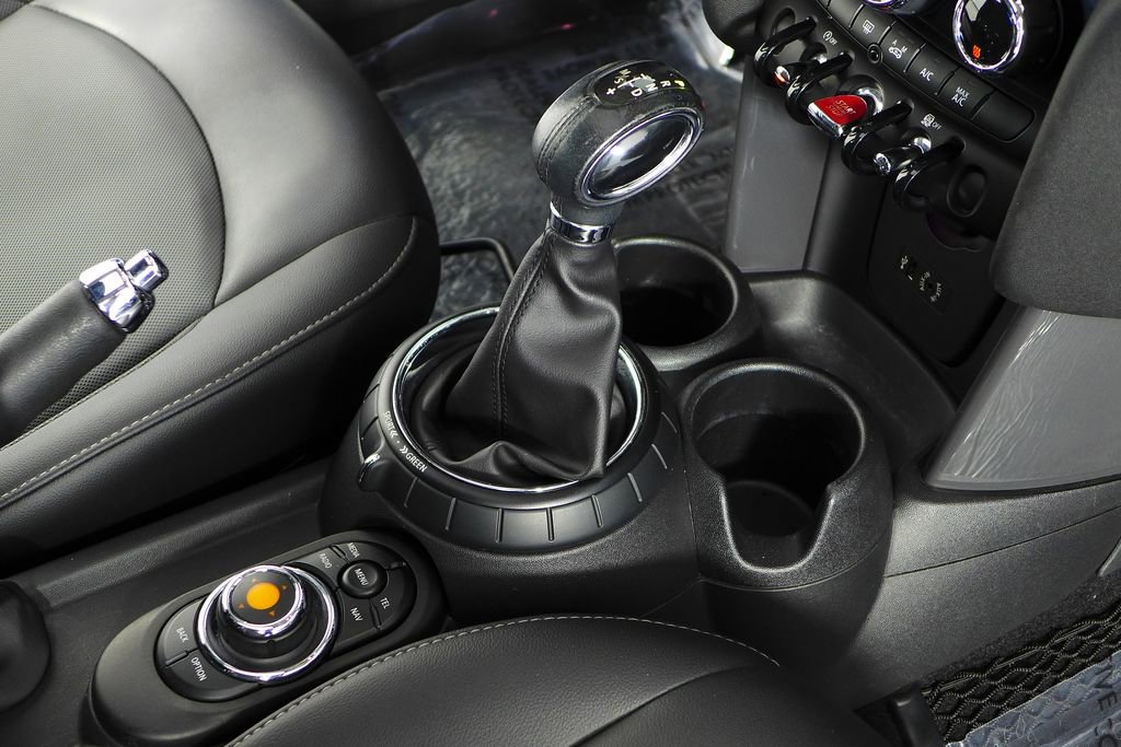 Used 2015 MINI Cooper 2-Door Hardtop image 16