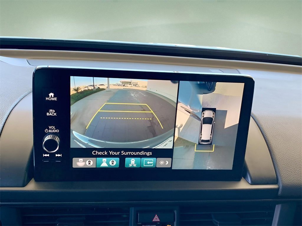 Used 2025 Honda Pilot TrailSport image 39