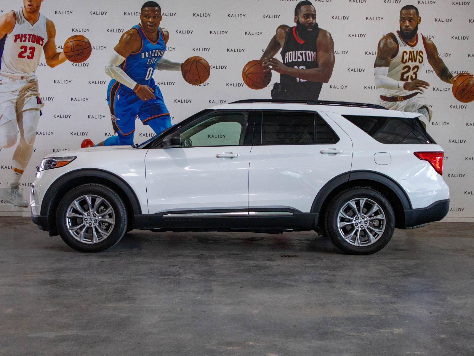 Used 2023 Ford Explorer XLT w/ Equipment Group 202A image 17